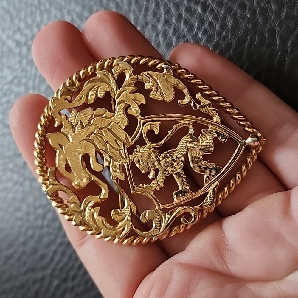 VTG Napier brooch